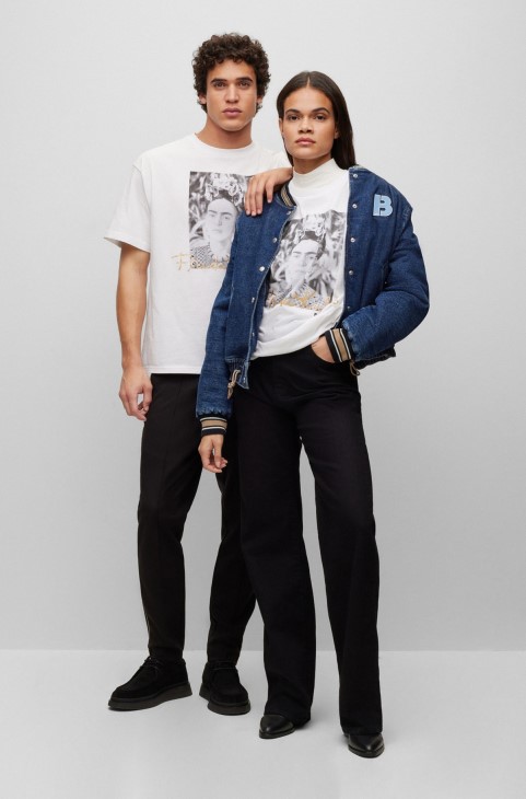 Χαλαρή μπλούζα από οργανικό βαμβάκι με Frida Kahlo λευκό γραφικό Hugo Boss
