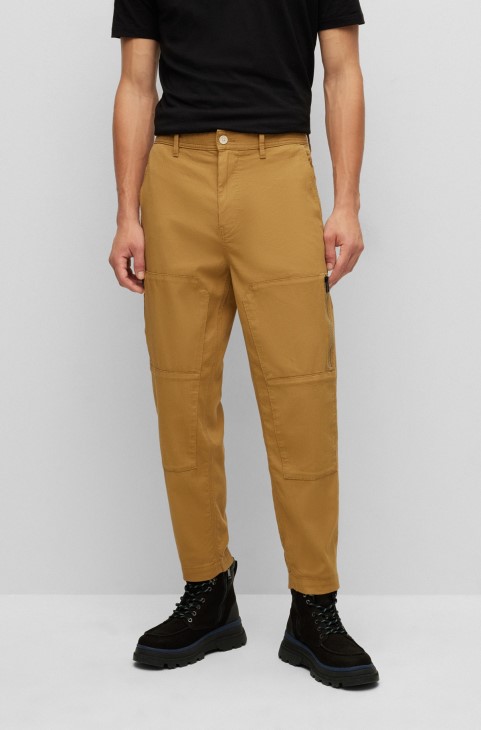 Cargo παντελόνι σε χαλαρή εφαρμογή σε στρετ βαμβακερό κοτλέ μπεζ Hugo Boss