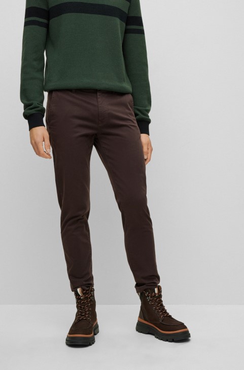 Hugo Boss σκούρο καφέ ταινιωτό Chino από βαμμένο βαμβακερό σατέν