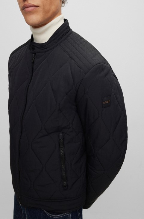 Μαύρο υδατοαπωθητικό καπιτονέ μπουφάν Hugo Boss με έμπλαστρο με λογότυπο
