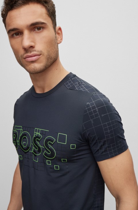 Slim-fit μπλουζάκι ενεργό-stretch με εφέ λάμψης Hugo Boss σκούρο μπλε
