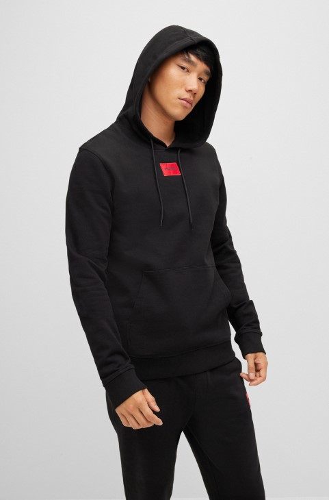 Φούτερ με κουκούλα από βαμβακερό ύφασμα με κόκκινο λογότυπο ετικέτα Hugo Boss μαύρο