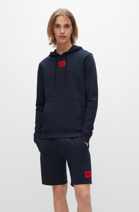 Σκούρο μπλε φούτερ Hugo Boss με κουκούλα από βαμβακερό ύφασμα με κόκκινη ετικέτα με λογότυπο