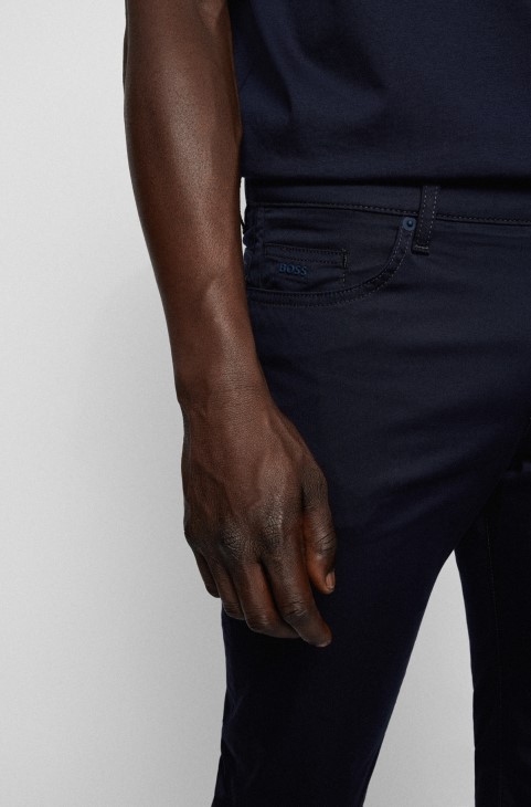 Hugo Boss σκούρο μπλε Slim-fit τζιν σε βαμβακερό σατέν τζιν
