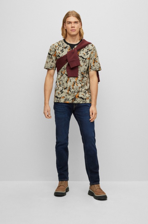 σκούρο μπλε τζιν με κανονική εφαρμογή σε μπλε Super-stretch τζιν Hugo Boss
