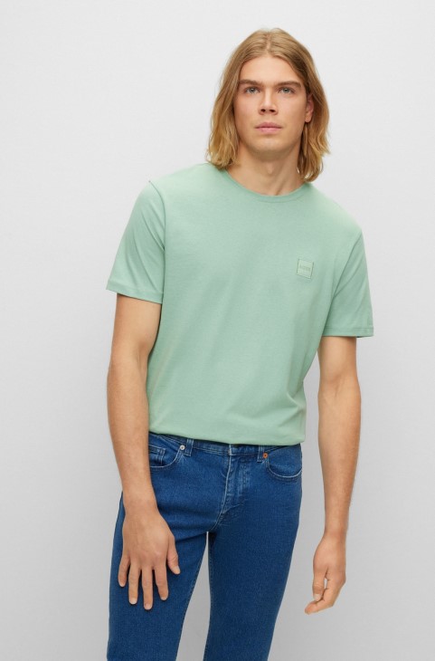 ανοιχτό πράσινο μπλουζάκι Hugo Boss σε χαλαρή εφαρμογή σε βαμβακερή φανέλα με έμπλαστρο με λογότυπο