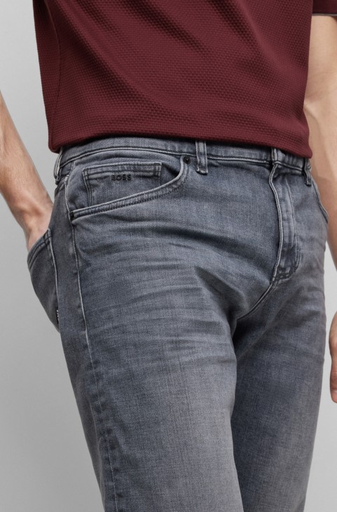 Hugo Boss γκρι τζιν με κανονική εφαρμογή σε γκρι ιταλικό τζιν απαλής αφής
