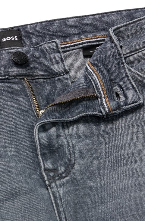 Hugo Boss γκρι τζιν με κανονική εφαρμογή σε γκρι ιταλικό τζιν απαλής αφής
