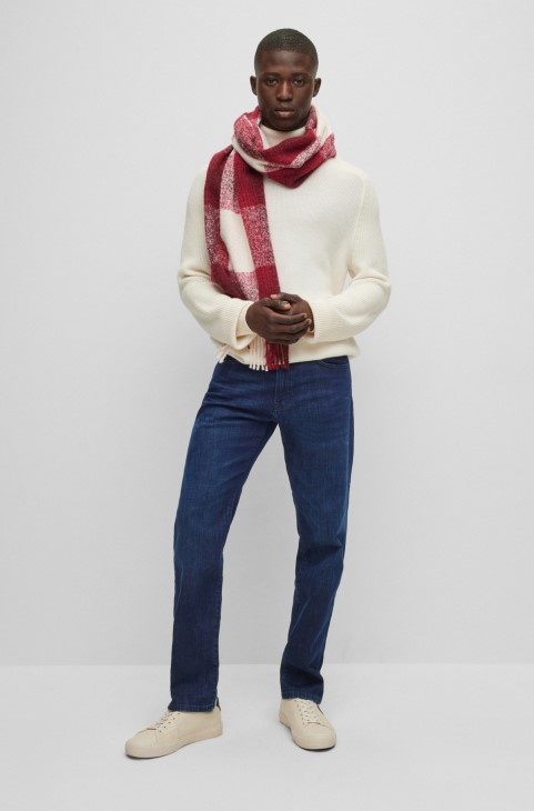 Σκούρο μπλε τζιν Hugo Boss με κανονική εφαρμογή σε μπλε Super-stretch τζιν
