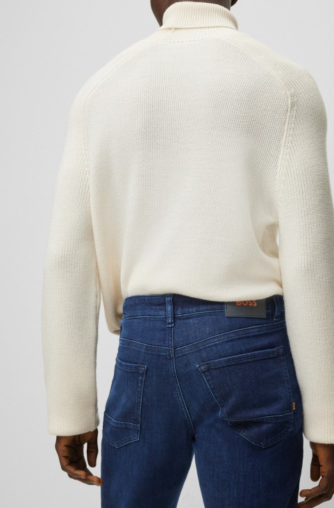 Σκούρο μπλε τζιν Hugo Boss με κανονική εφαρμογή σε μπλε Super-stretch τζιν
