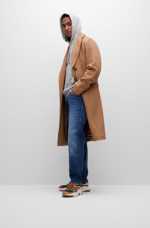 τζιν Hugo Boss με κανονική εφαρμογή σε μπλε τζιν υπέρτατης κίνησης
