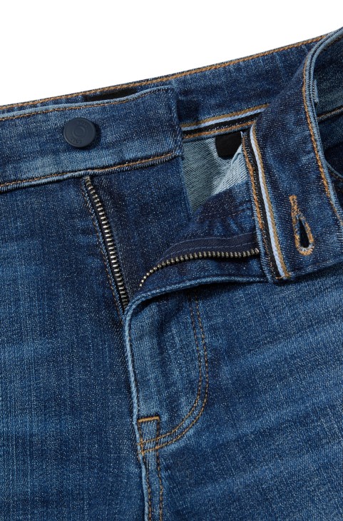 τζιν Hugo Boss με κανονική εφαρμογή σε μπλε τζιν υπέρτατης κίνησης
