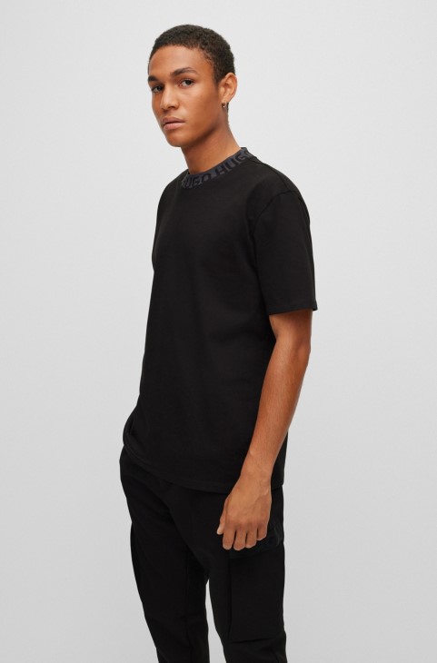 Hugo Boss μαύρο βαμβακερό μπλουζάκι με λογότυπο πλεκτό γιακά