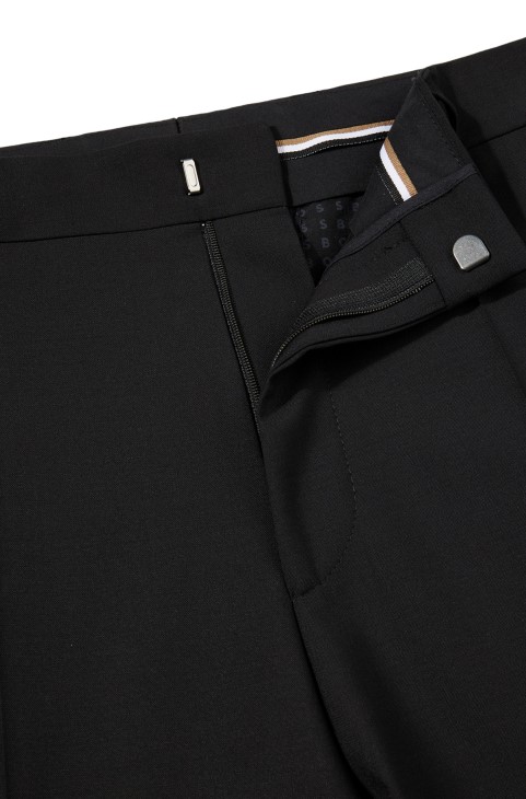 μαύρο παντελόνι Hugo Boss με κανονική εφαρμογή από παρθένο μαλλί
