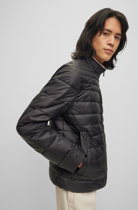 Μαύρο αδιάβροχο μπουφάν Hugo Boss με επένδυση με τρισδιάστατη ταινία λογότυπου
