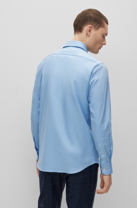 Ανοιχτό μπλε πουκάμισο Hugo Boss με κανονική εφαρμογή σε σιδερένιο ελαστικό και βαμβακερό Twill
