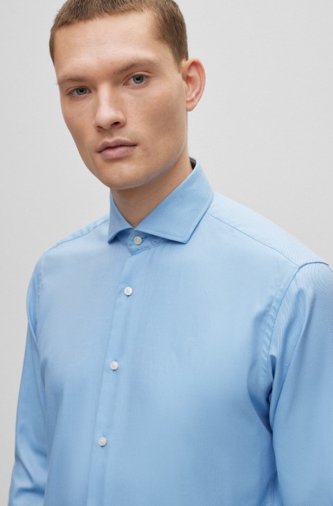 Ανοιχτό μπλε πουκάμισο Hugo Boss με κανονική εφαρμογή σε σιδερένιο ελαστικό και βαμβακερό Twill
