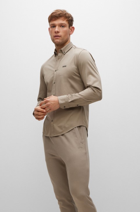 Hugo Boss πουκάμισο με κανονική εφαρμογή σε ανοιχτό πράσινο ζέρσεϊ από βαμβακερό μείγμα που απομακρύνει την υγρασία