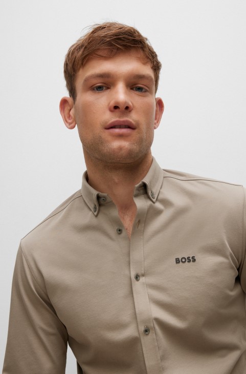 Hugo Boss πουκάμισο με κανονική εφαρμογή σε ανοιχτό πράσινο ζέρσεϊ από βαμβακερό μείγμα που απομακρύνει την υγρασία
