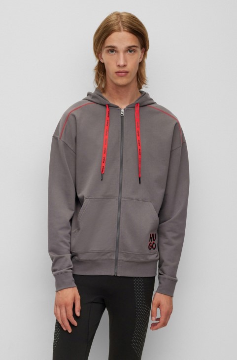 Hugo Boss σκούρο γκρι φούτερ με φερμουάρ, χαλαρή εφαρμογή, με στοιβαγμένο λογότυπο