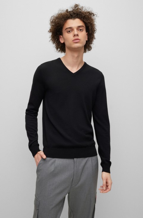 Πουλόβερ με λαιμόκοψη σε λεπτή εφαρμογή σε μαύρο παρθένο μαλλί Hugo Boss