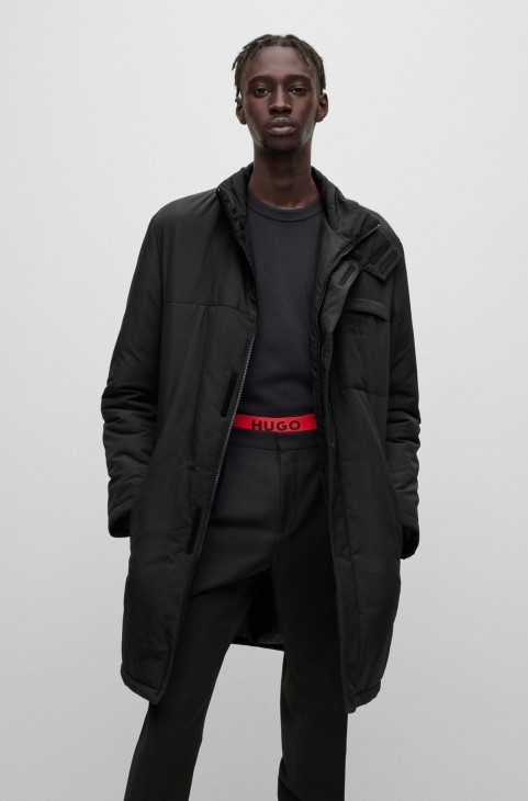 μαύρο αδιάβροχο παλτό Hugo Boss με επένδυση με στοιβαγμένα λογότυπα