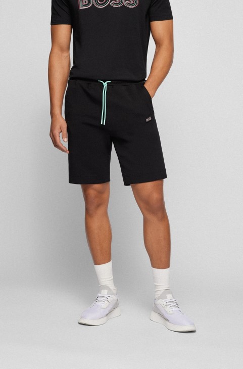 μαύρο βαμβακερό σορτς με κανονική εφαρμογή με πολύχρωμο λογότυπο Hugo Boss