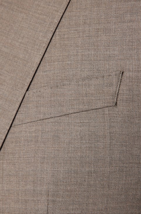 ανοιχτό μπεζ κοστούμι Hugo Boss τριών κομματιών Slim-fit από παρθένο μαλλί
