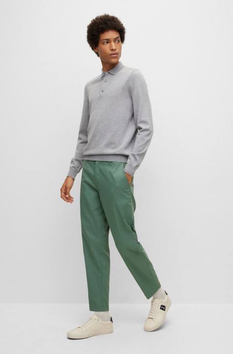 πράσινο παντελόνι με κωνική εφαρμογή με κομμένο πόδι σε ύφασμα απόδοσης Hugo Boss
