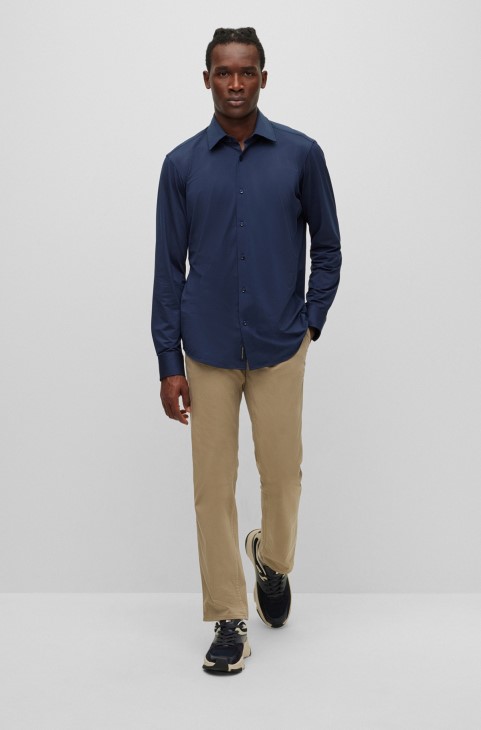 Πουκάμισο με κανονική εφαρμογή σε μικρο-δομή Performance-stretch Jersey σκούρο μπλε Hugo Boss

