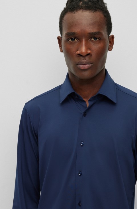 Πουκάμισο με κανονική εφαρμογή σε μικρο-δομή Performance-stretch Jersey σκούρο μπλε Hugo Boss
