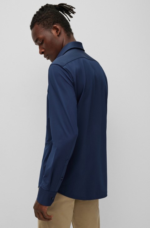 Πουκάμισο με κανονική εφαρμογή σε μικρο-δομή Performance-stretch Jersey σκούρο μπλε Hugo Boss

