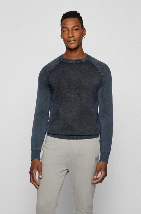 πουλόβερ κανονικής εφαρμογής από βαμβακερό βαμβάκι με χαρακτηριστική λεπτομέρεια Hugo Boss σκούρο μπλε