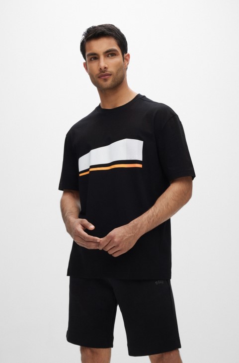 μαύρο μπλουζάκι Hugo Boss σε χαλαρή εφαρμογή από οργανικό βαμβάκι με λογότυπο