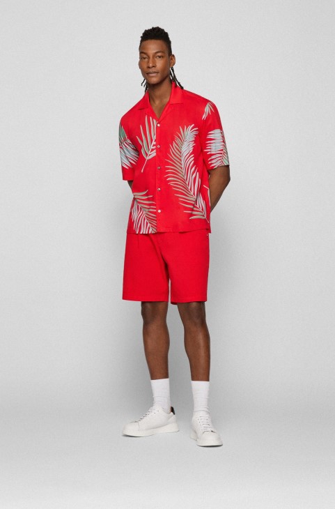 κοντομάνικο πουκάμισο Hugo Boss με κανονική εφαρμογή με στάμπα σε κόκκινο χρώμα
