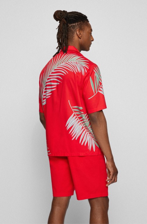 κοντομάνικο πουκάμισο Hugo Boss με κανονική εφαρμογή με στάμπα σε κόκκινο χρώμα
