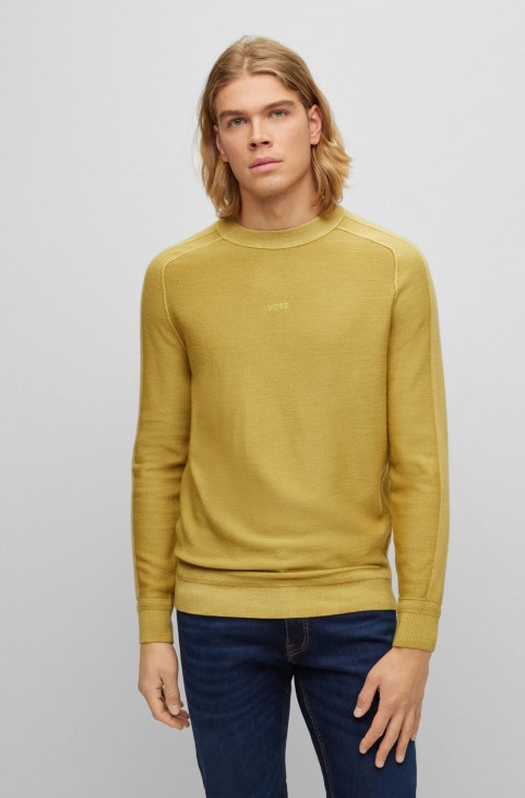Πουλόβερ με λαιμόκοψη από παρθένο μαλλί με κεντημένο λογότυπο Hugo Boss σκούρο κίτρινο