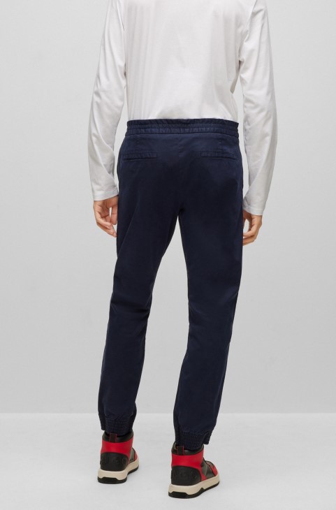 Hugo Boss σκούρο μπλε σινιόν με μανσέτες σε λεπτή εφαρμογή σε ελαστική βαμβακερή γκαμπαρντίνα
