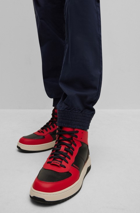 Hugo Boss σκούρο μπλε σινιόν με μανσέτες σε λεπτή εφαρμογή σε ελαστική βαμβακερή γκαμπαρντίνα
