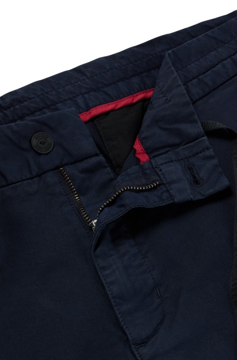 Hugo Boss σκούρο μπλε σινιόν με μανσέτες σε λεπτή εφαρμογή σε ελαστική βαμβακερή γκαμπαρντίνα
