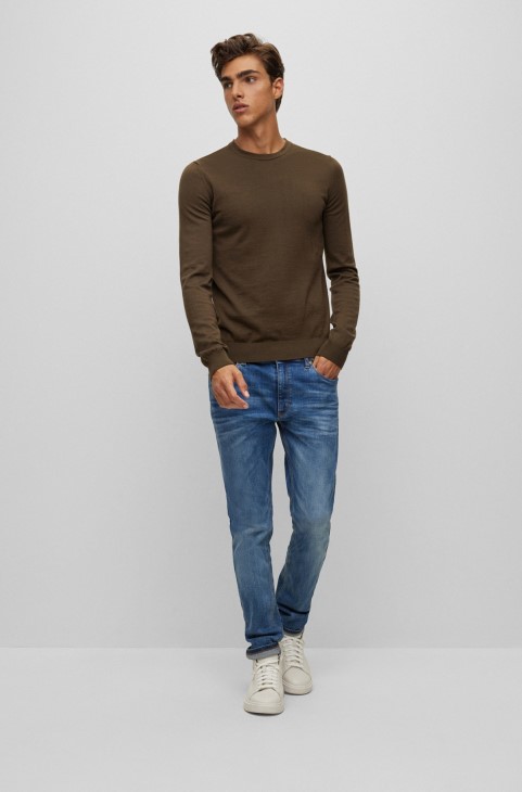 πουλόβερ Hugo Boss σε λεπτή εφαρμογή σε εξαιρετικά φίνο μαλλί μερίνο σκούρο πράσινο
