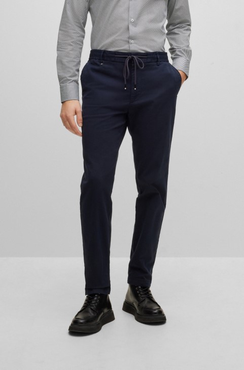 Slim-fit παντελόνι από ελαστικό βαμβακερό Gabardine Hugo Boss σκούρο μπλε