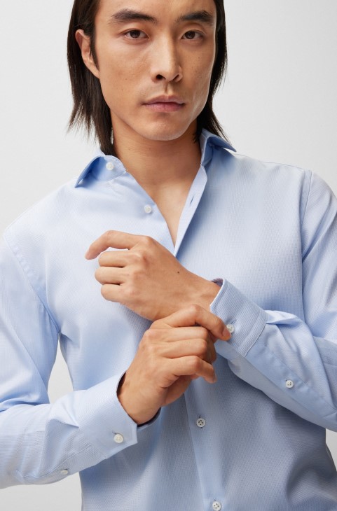 Πουκάμισο Hugo Boss σε γαλάζιο Slim-fit από μη σιδερένιο δομημένο οργανικό βαμβάκι
