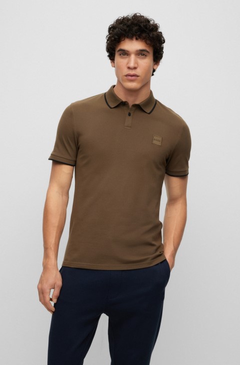 Hugo Boss σκούρο πράσινο στρετ-βαμβακερό μπλουζάκι πόλο σε λεπτή εφαρμογή με έμπλαστρο με λογότυπο