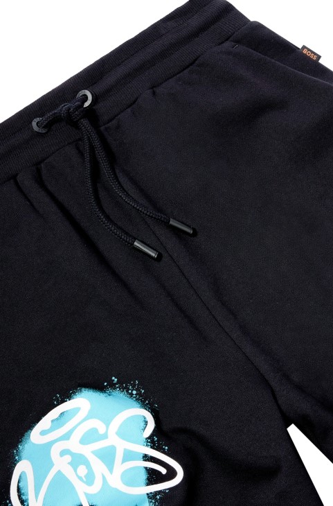 Βαμβακερό σορτς με γκράφιτι-λογότυπο, μαύρο Hugo Boss
