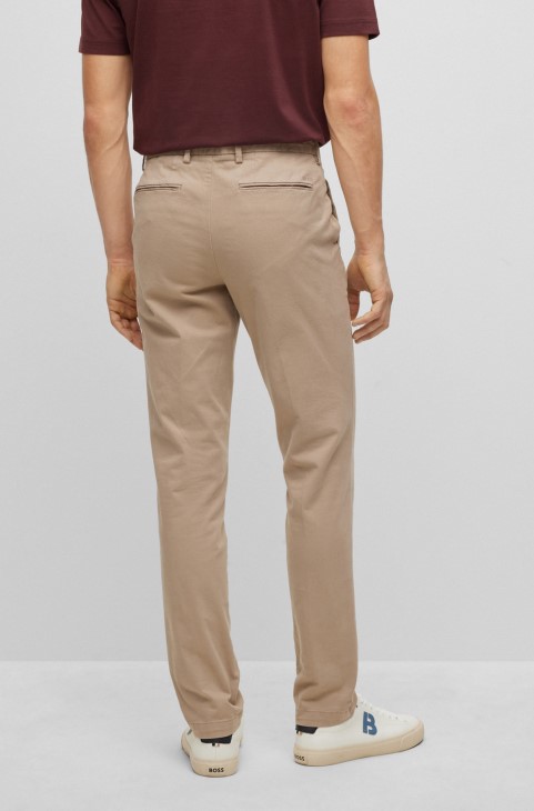 Hugo Boss ανοιχτό μπεζ Slim-fit Chinos σε ελαστική βαμβακερή γαμπαρντίνα
