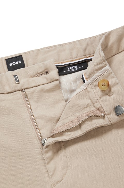 Hugo Boss ανοιχτό μπεζ Slim-fit Chinos σε ελαστική βαμβακερή γαμπαρντίνα
