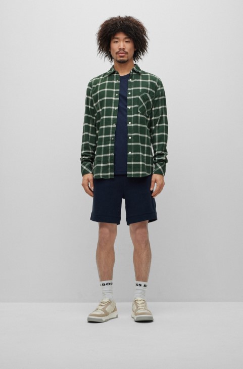 Πουκάμισο Hugo Boss σκούρο πράσινο με κανονική εφαρμογή σε καρό βαμβακερή φανέλα
