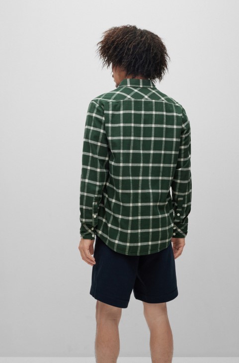 Πουκάμισο Hugo Boss σκούρο πράσινο με κανονική εφαρμογή σε καρό βαμβακερή φανέλα
