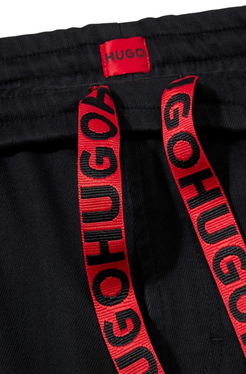 μαύρο Hugo Boss τζιν σε μαύρο τζιν με κορδόνι στη μέση
